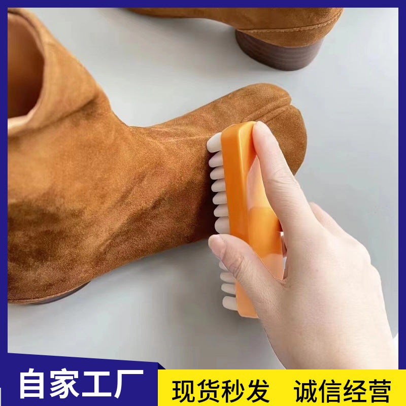 ممحاة سويدية بيضاء لتنظيف الأحذية الرياضية من جلد الغزال - Image 2